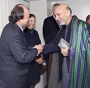 Photo of: Danspeckgruber with Afghan President Hamid Karzai