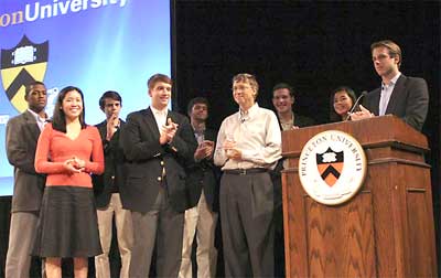 Photo of: Princeton undergraduates present Gates with Crystal Tiger Award