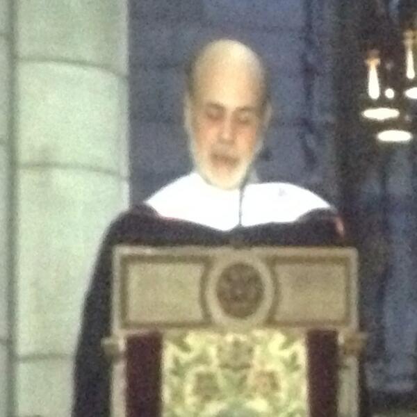 Ben Bernanke at daughtr Marlene's Princeton baccalaureate w/ 10 tips for life. No. 9: call your folks now & then! pic.twitter.com/YVNcgbJinU
